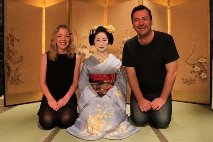 일본 교토, 게이샤와 함께 식사하는 새로운 관광 기믹 출시