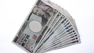 日本央行坚守负利率  日元可能再走贬